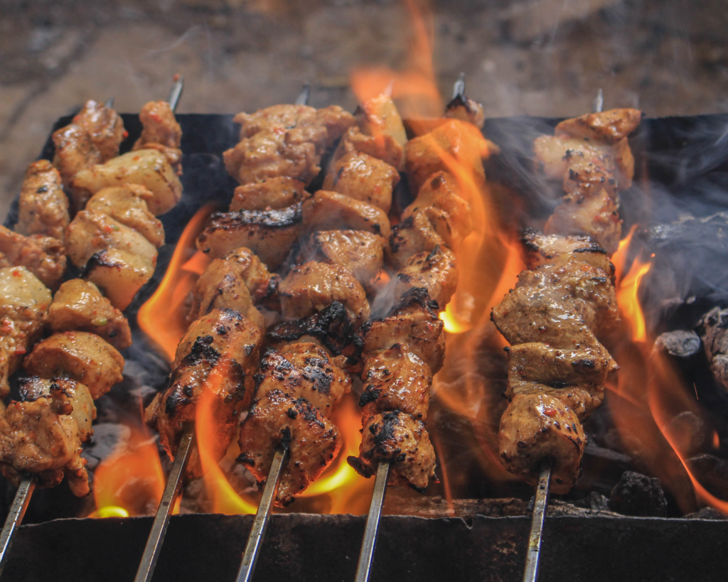 Kathará Deftera: 𝐓𝐬𝐢𝐤𝐧𝐨𝐩𝐞𝐦𝐩𝐭𝐢 ed è il giorno in cui si mangia carne arrosto in ogni luogo, affinchè l’odore si senta ovunque