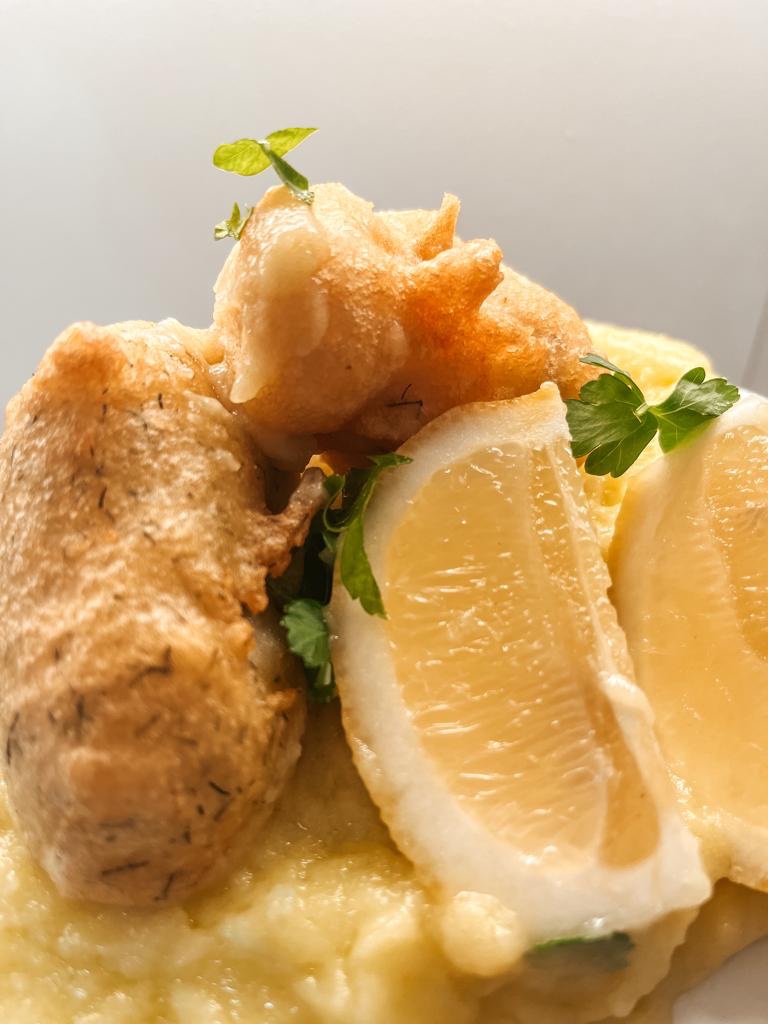 Rivoluzione greca: bakaliaros con skordaliá 