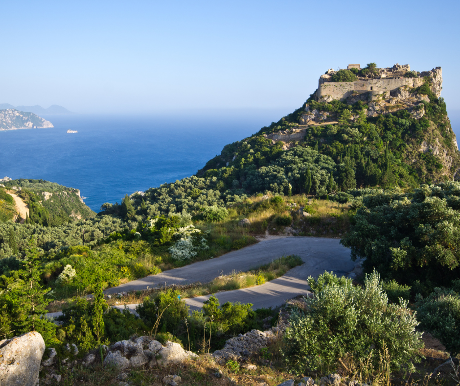 Cosa fare a Corfù, visitare la meravigliosa fortezza di Angelokastro situata a nord dell'isola